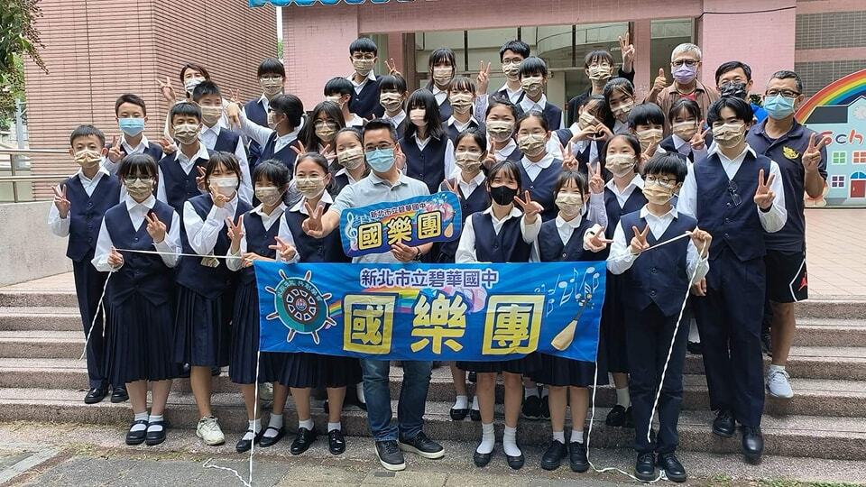 【恭賀】本校合唱團、打擊團、國樂團、直笛團參加111學年度新北市學生音樂比賽表現大放異彩,共獲三項特優第一、二項優等第一,均進軍全國賽。圖片