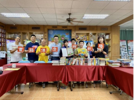 碧華國中學生自治會書籍傳愛贈乾華 分享閱讀幸福感(另開新視窗)